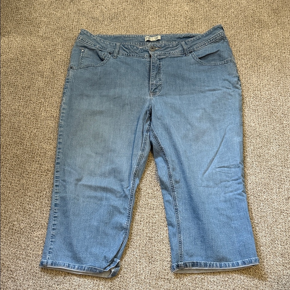 Lee Women's Light Blue Capris Jeans